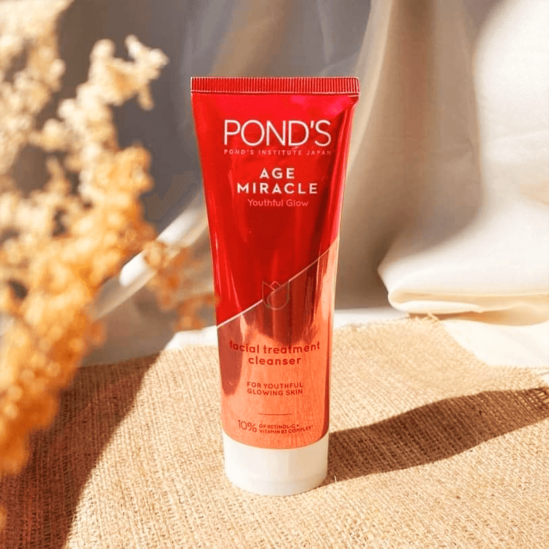 Pond’s Age Miracle Youthful Glow Facial Treatment Cleanser